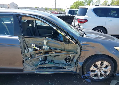 2010 Honda Accord 2.4 Ex из США, поврежденный, VIN 1HGCP2F73AA162811